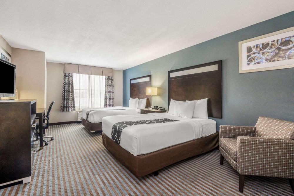 Queen Room with Two Queen Beds - Mobility Access/Non-Smoking interior